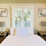 Los Angeles Oasis Villa With Heated Pool & Spa